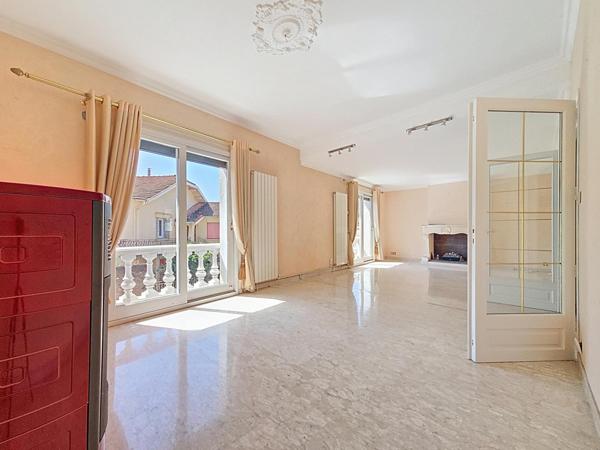 Grande maison de ville avec cour, terrasse, garage et dépendances – Le Bousquet-d'Orb (34260)