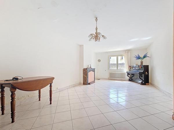 Grande maison de ville avec cour, terrasse, garage et dépendances – Le Bousquet-d'Orb (34260)