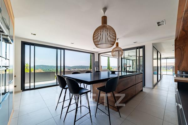 Villa contemporaine avec vue panoramique