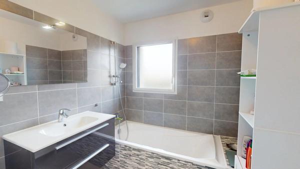 Plain-pied de 2021 de 117 m², 3 chambres, sur terrain de 838 m².(Visite virtuelle disponible)