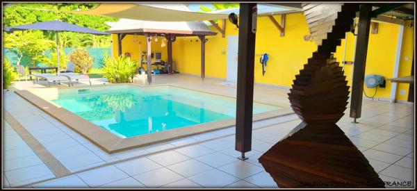 A VENDRE A KOUROU (97310) UNE MAGNIFIQUE PROPRIETE DE 165 m² - TERRAIN DE 462 m² - AU PRIX DE 448 000 €.