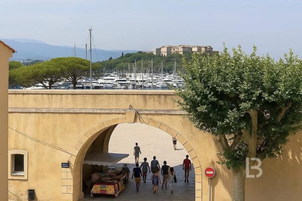 Charmant deux-pièces au cœur du vieil Antibes, à quelques pas de la plage et du port