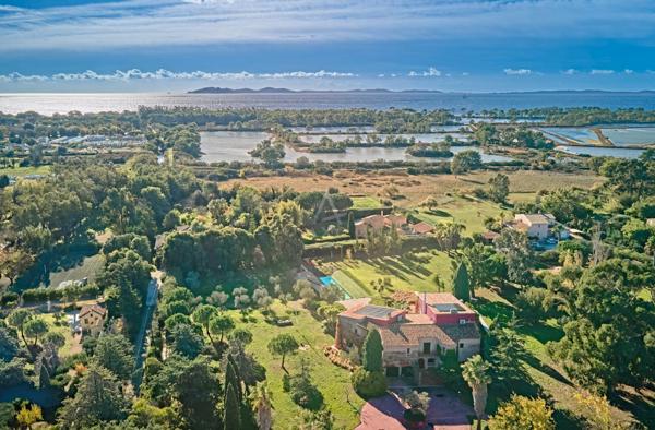 Villa d'exception dans un domaine confidentiel  - 3 400 000 € - La Londe-Les-Maure (83)
