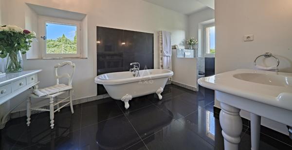 Villa d'exception dans un domaine confidentiel  - 3 400 000 € - La Londe-Les-Maure (83)