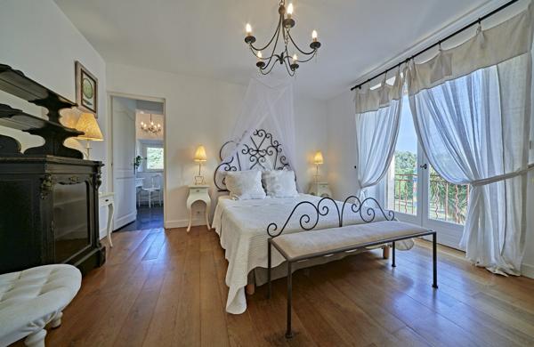 Villa d'exception dans un domaine confidentiel  - 3 400 000 € - La Londe-Les-Maure (83)