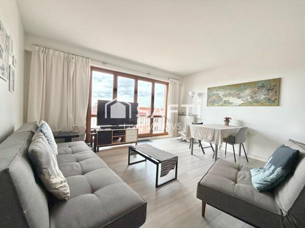 Appartement traversant à 10 minutes à pied du RER