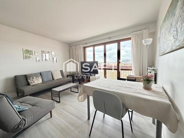 Appartement traversant à 10 minutes à pied du RER