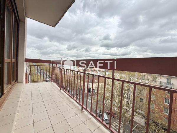 Appartement traversant à 10 minutes à pied du RER