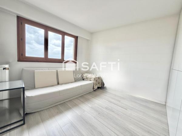 Appartement traversant à 10 minutes à pied du RER