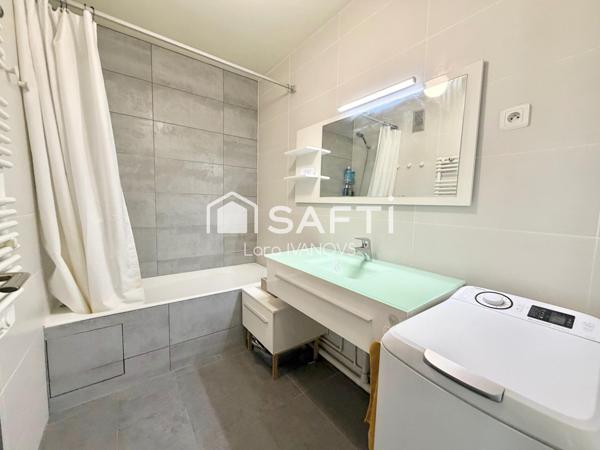 Appartement traversant à 10 minutes à pied du RER