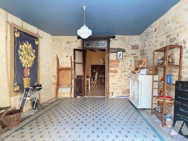 A VENDRE : Grande maison de ville en pierre, idéal pour deux familles, ou pour location saisonn...