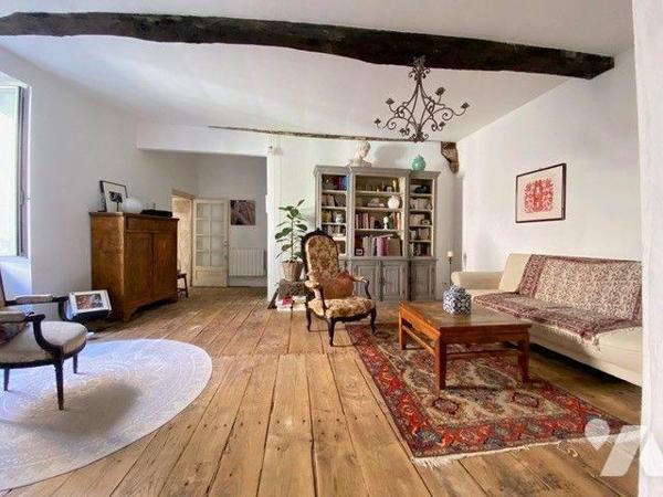 A VENDRE : Grande maison de ville en pierre, idéal pour deux familles, ou pour location saisonn...