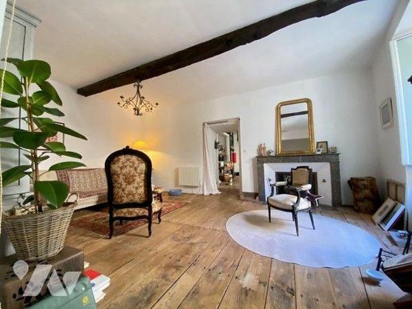 A VENDRE : Grande maison de ville en pierre, idéal pour deux familles, ou pour location saisonn...