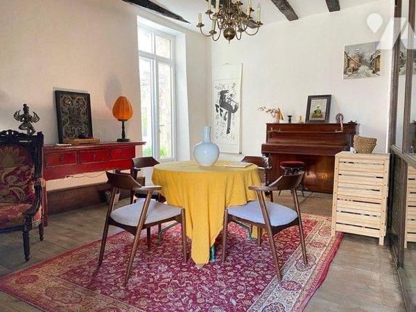 A VENDRE : Grande maison de ville en pierre, idéal pour deux familles, ou pour location saisonn...