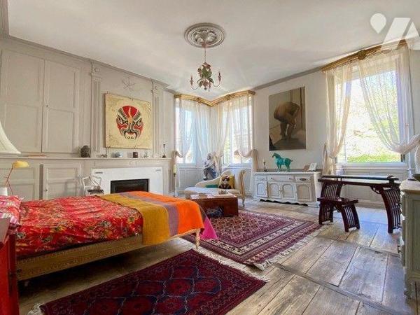A VENDRE : Grande maison de ville en pierre, idéal pour deux familles, ou pour location saisonn...