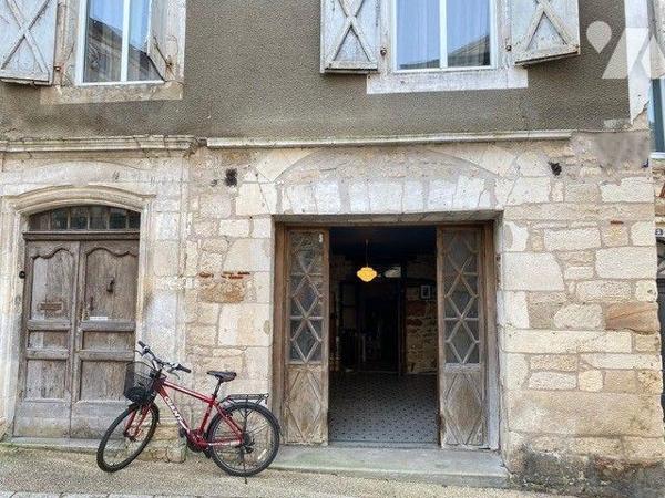 A VENDRE : Grande maison de ville en pierre, idéal pour deux familles, ou pour location saisonn...