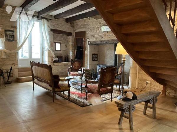 A VENDRE : Grande maison de ville en pierre, idéal pour deux familles, ou pour location saisonn...