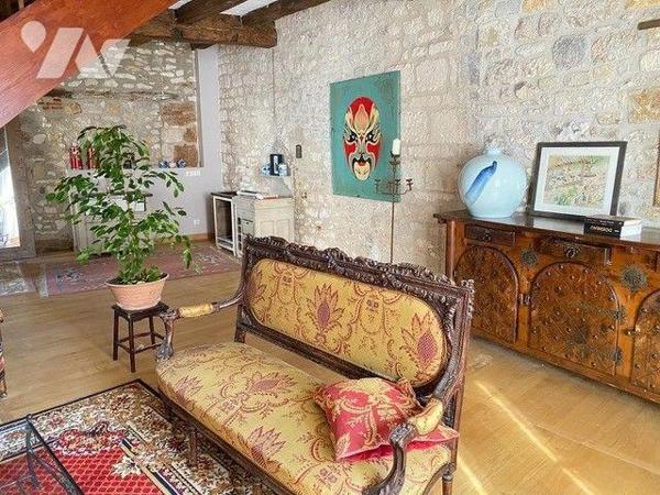 A VENDRE : Grande maison de ville en pierre, idéal pour deux familles, ou pour location saisonn...