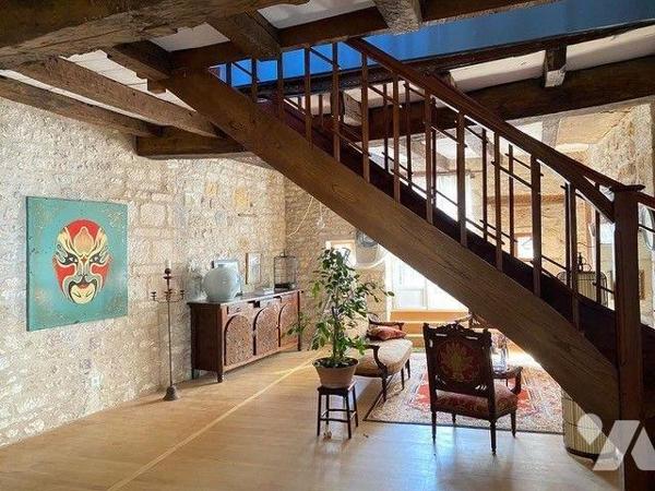 A VENDRE : Grande maison de ville en pierre, idéal pour deux familles, ou pour location saisonn...