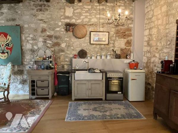 A VENDRE : Grande maison de ville en pierre, idéal pour deux familles, ou pour location saisonn...