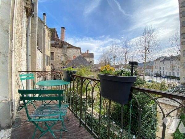 A VENDRE : Grande maison de ville en pierre, idéal pour deux familles, ou pour location saisonn...
