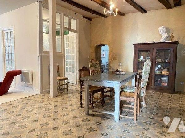 A VENDRE : Grande maison de ville en pierre, idéal pour deux familles, ou pour location saisonn...