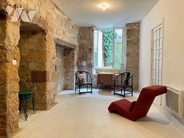A VENDRE : Grande maison de ville en pierre, idéal pour deux familles, ou pour location saisonn...