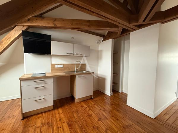Appartement type studio de 49 m2 au sol.