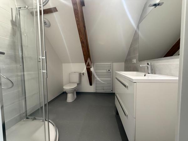 Appartement type studio de 49 m2 au sol.