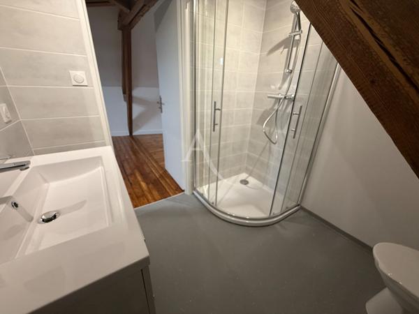 Appartement type studio de 49 m2 au sol.