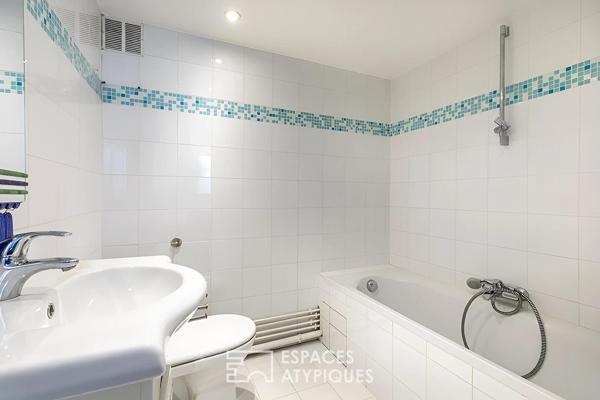 Étage noble traversant esprit loft avec balcon – Place Loulou Gasté
