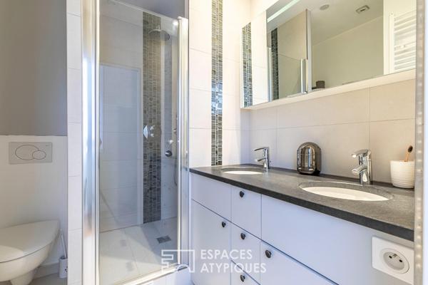 Étage noble traversant esprit loft avec balcon – Place Loulou Gasté