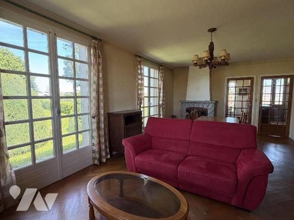 ARPAJON SUR CERE, Senilhes, sur terrain de 1000 m², maison d'habitation comprenant Sous-sol gar...