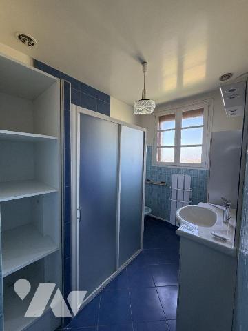 ARPAJON SUR CERE, Senilhes, sur terrain de 1000 m², maison d'habitation comprenant Sous-sol gar...