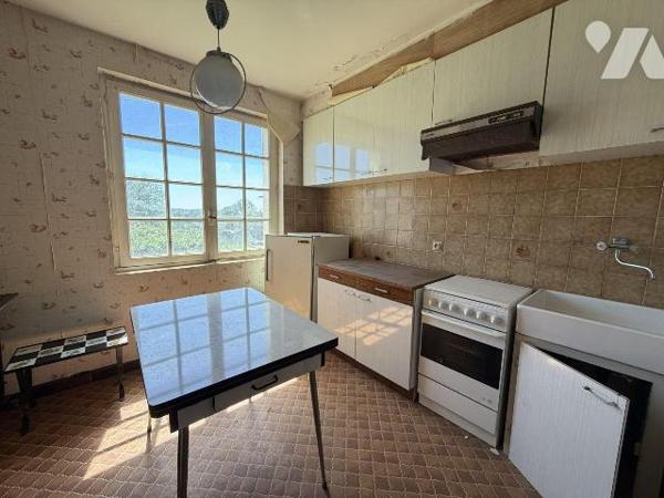 ARPAJON SUR CERE, Senilhes, sur terrain de 1000 m², maison d'habitation comprenant Sous-sol gar...