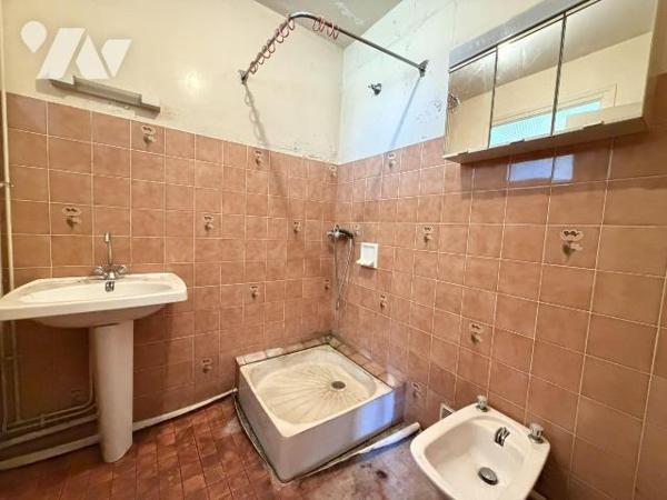 ARPAJON SUR CERE, Senilhes, sur terrain de 1000 m², maison d'habitation comprenant Sous-sol gar...