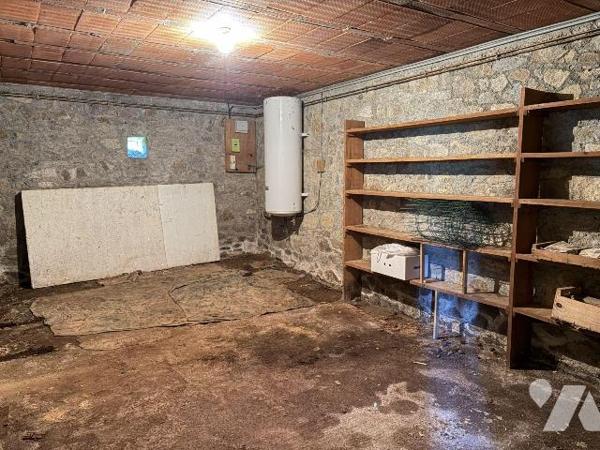 ARPAJON SUR CERE, Senilhes, sur terrain de 1000 m², maison d'habitation comprenant Sous-sol gar...