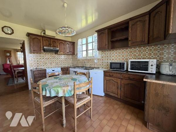 ARPAJON SUR CERE, Senilhes, sur terrain de 1000 m², maison d'habitation comprenant Sous-sol gar...