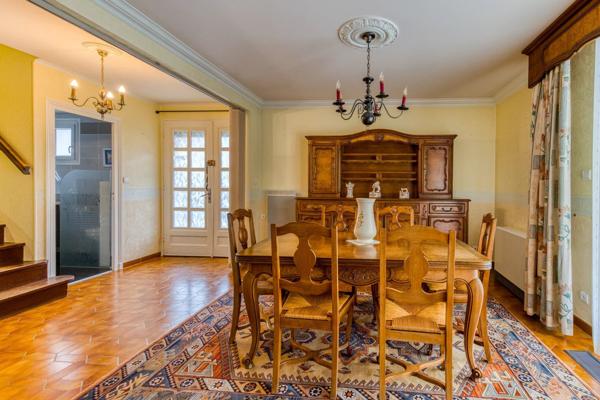 Maison familiale avec piscine, quartier Vennes