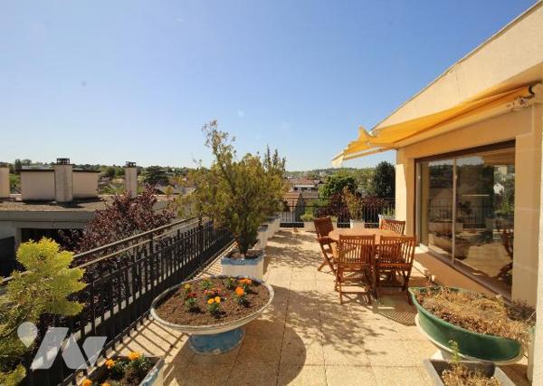 APPARTEMENT D’EXCEPTION – DERNIER ÉTAGE – TERRASSE 200 M² – VUE PANORAMIQUE