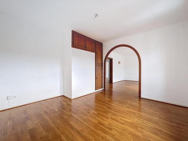 Appartement rénové avec Balcon, parking et garage