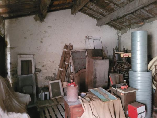 GARAGE EN PIERRE EN PLEIN CENTRE DE SAINT ESTEPHE