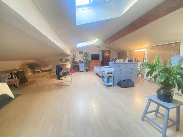 Grand appartement 2 chambres, 3 possibles, avec grande terrasse
