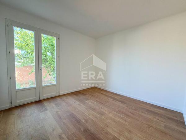 A VENDRE 84120 PERTUIS APPARTEMENT TYPE 4 PIECES AVEC TERRASSE, JARDIN ET 2 PLACES DE STATIONNEMENT