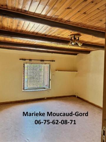 RETOURNAC 43130 maison en pierre  à rénover 160 m² avec petit terrain et cour avant