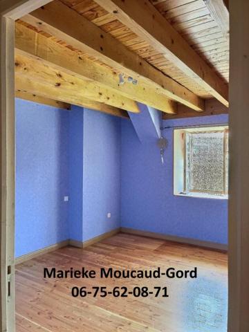 RETOURNAC 43130 maison en pierre  à rénover 160 m² avec petit terrain et cour avant