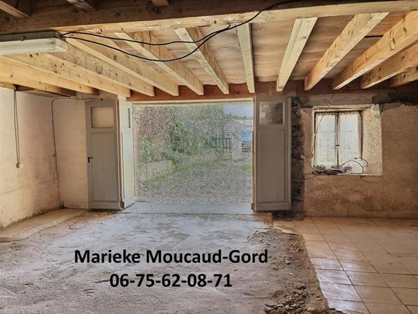 RETOURNAC 43130 maison en pierre  à rénover 160 m² avec petit terrain et cour avant