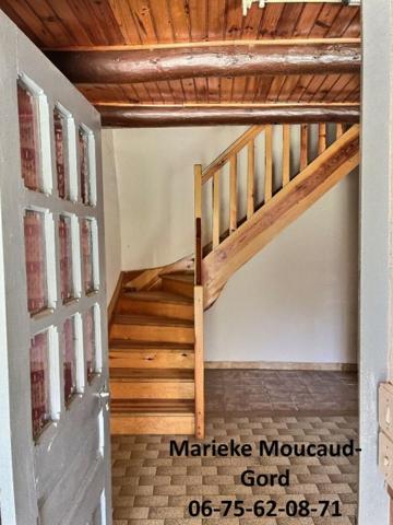 RETOURNAC 43130 maison en pierre  à rénover 160 m² avec petit terrain et cour avant