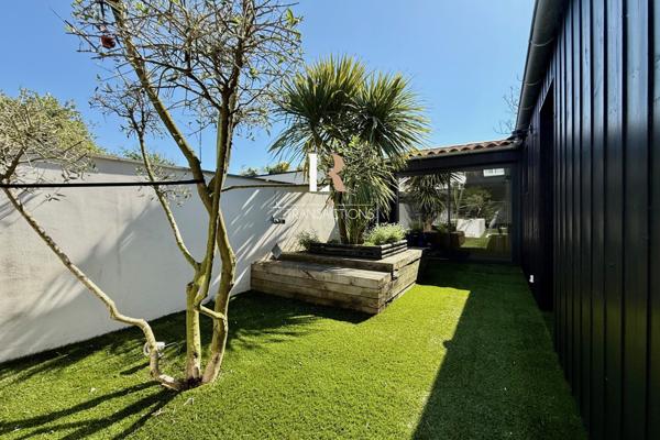 La Rochelle (17000) La Genette - Maison entièrement rénovée avec stationnement, garage, jardin paysagé et dépendance