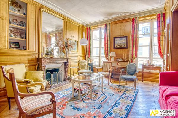 Versailles Notre-Dame Appartement 124.27 m² carrez traversant sud nord situé au 1er étage d'un très bel immeuble 18ème avec jardin privatif 1 442 000 € **  - Référence  28360